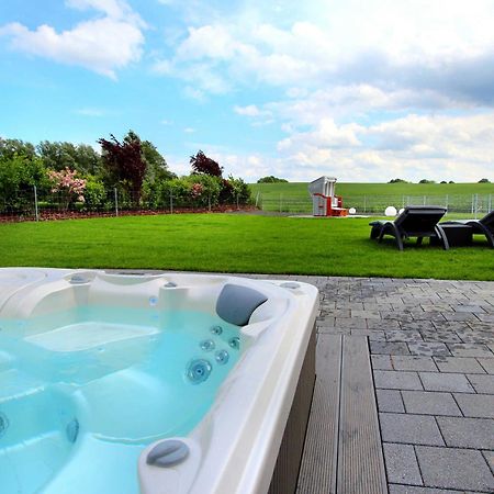 Ferien_Villa Pace เกอห์เรน-เลบบิน ภายนอก รูปภาพ